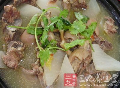 羊腩肉750克，白蘿卜500克