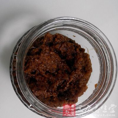 黑木耳红枣饮有补中益气，养血止血，美肤益颜功效