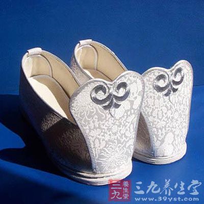 古代中国人穿鞋为啥不分左右