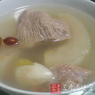 杏仁雪梨瘦肉汤