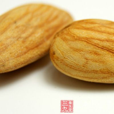 杏仁10克(去皮尖打碎)，鸭梨1至2个，冰糖适量