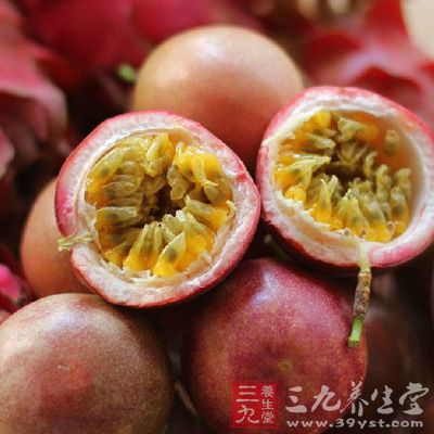 百香果(學(xué)名：Passiflora edulia Sims)是西番蓮科西番蓮屬的草質(zhì)藤本植物