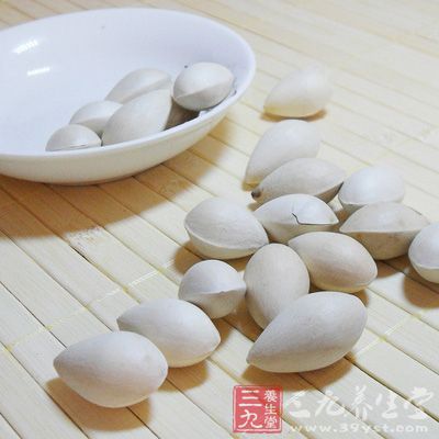 種子含少量氰甙、赤霉素和動(dòng)力精樣物質(zhì)