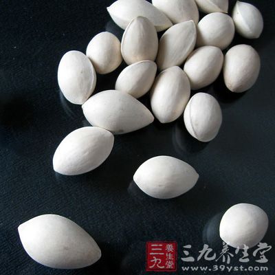 白果甘苦澀，平，有毒