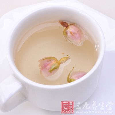 玫瑰花茶性质温和，可调理血气