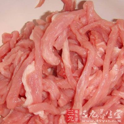 加肉絲煮熟，用精鹽調(diào)味即可