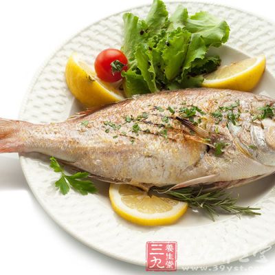 如肉類、魚、蛋類等;還要增加必要的脂肪酸和維生素