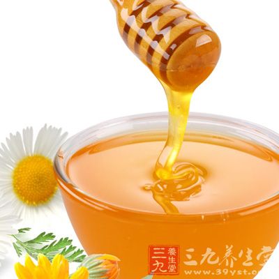 蜂蜜除含葡萄糖、蔗糖外，还含有35%的果糖