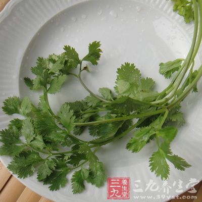 香菜含有植物蛋白、钙、磷、铁、钾及多种维生素