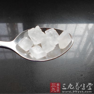 冰糖适宜多痰，痰粘稠，咳嗽等症状