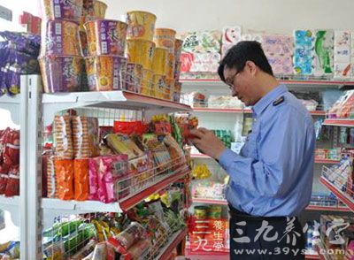 洪泽工商局整治春节流通环节食品市场