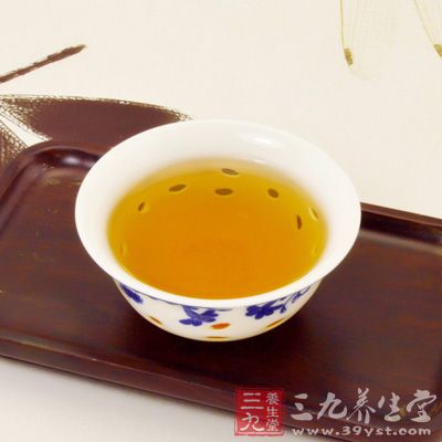 孕妇宜喝绿茶，不宜喝红茶，并且应避免喝浓茶