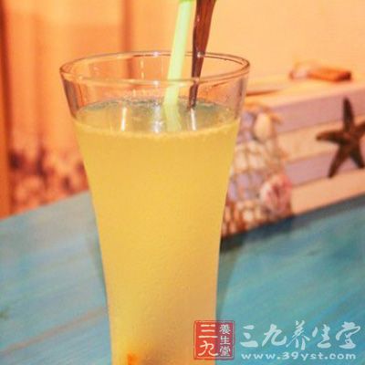 二湯匙柚子茶加熱水調(diào)開攪勻即可，加入綠茶或紅茶包口感更佳