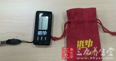 每个购买优劲礼盒的顾客都可以获得一款高等计步器