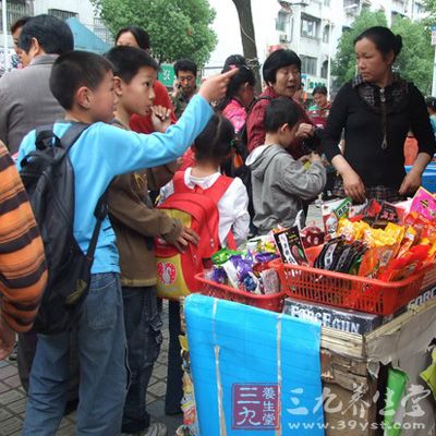 成都给小餐饮办临时许可证 建食品安全城市