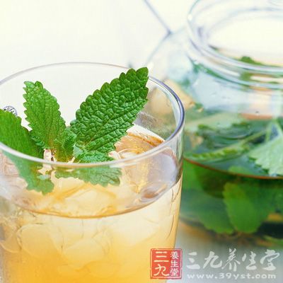 如果不喜歡水淡無味，也可多喝舒緩茶飲，例如薄荷、苦茶、菊花、金銀花等花草茶