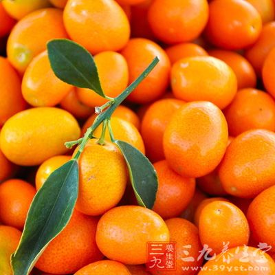 金桔治消化不良：用金桔、焦麦芽、焦山楂水煎服