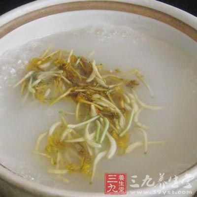 金银花粥，金银花15克，大米100克，白糖适量