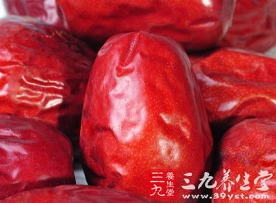 枣核误吞下去 竟然把食道扎穿了 枣核误吞下去 竟然把食道扎穿了