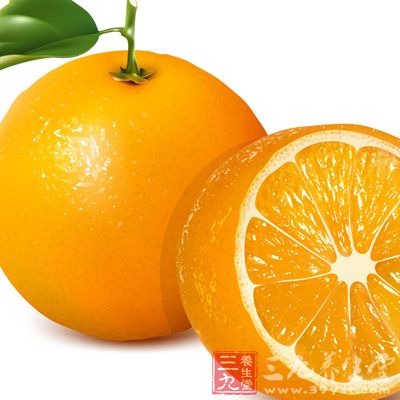 服药期间吃一些橙子或饮橙汁，可使机体对药物的吸收量增加，从而使药效更明显