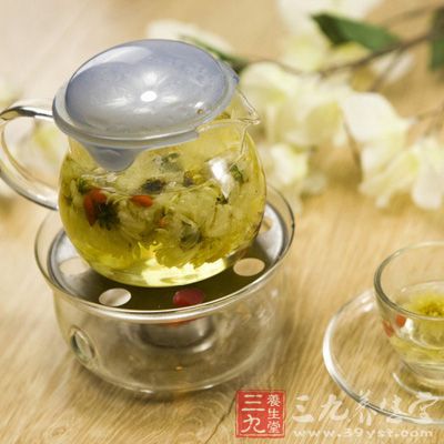 在日常的生活中经常喝菊花茶，具有预防铅中毒的作用以及功效在日常的生活中经常喝菊花茶，具有预防铅中毒的作用以及功效