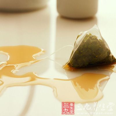 热茶叶包+ 眼霜缓解眼部老化