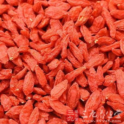 枸杞子洗净待用