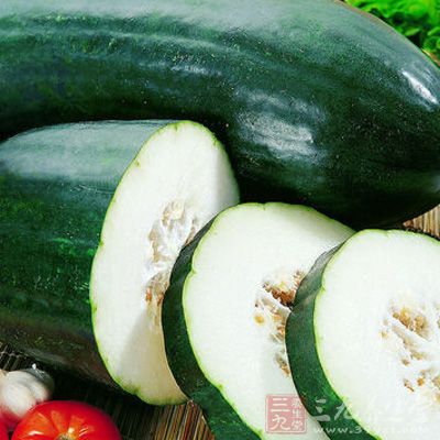 夏日饮食不宜过饱，通常吃到七、八分饱就可以了