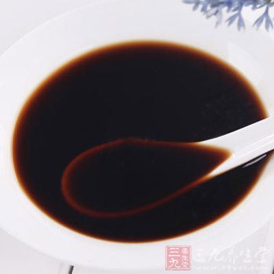 夏天人们饮水较多,胃酸相应降低,使食欲减退 夏天人们饮水较多,胃酸相应降低,使食欲减退