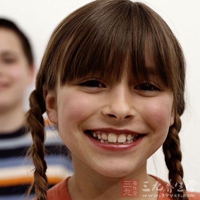 脖子后面长小肉疙瘩的原因 怎么办好呢