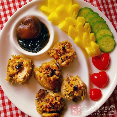 放入1/2勺橄榄油拌匀，静置30分钟