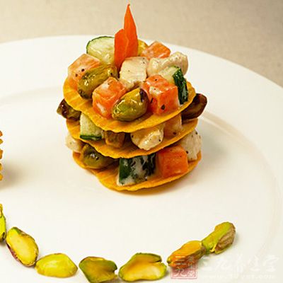 黄瓜50克、胡萝卜30克、土豆15克、马铃薯片(油炸)