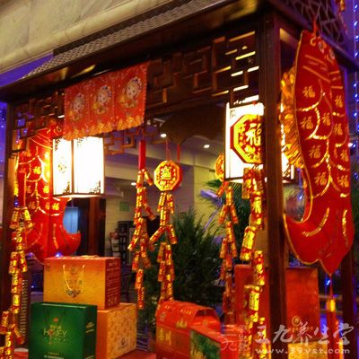 祭灶王的人越来越少了,但过小年吃糖瓜的习俗仍在汉族民间盛行 祭灶王的人越来越少了,但过小年吃糖瓜的习俗仍在汉族民间盛行