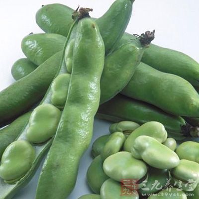 蚕豆焯水捞出备用