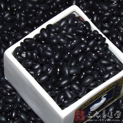 川芎10克用纱布包裹，和黑豆25克、粳米50克一起煮熟