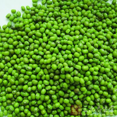 工作及其劳动之余，喝一碗绿豆汤，自有神清气爽、烦渴尽去