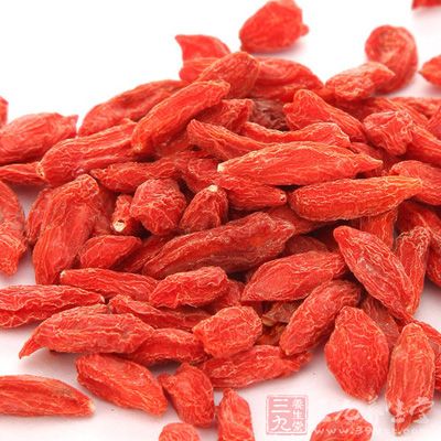 枸杞子10克,鸡蛋1只,花生油3~5毫升 枸杞子10克,鸡蛋1只,花生油3~5毫升