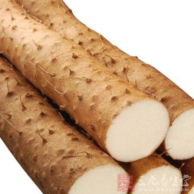 准备白木耳10公克、山药去皮磨成泥状 准备白木耳10公克、山药去皮磨成泥状