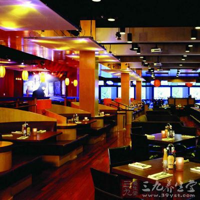 睡前不宜看场面激烈的影视剧和球赛