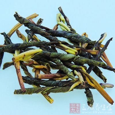 苦丁茶有量少味浓、耐冲泡的特点