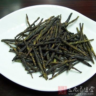 苦丁茶富含黄酮、皂甙、茶多酚，具有抗菌消炎、美肤功能