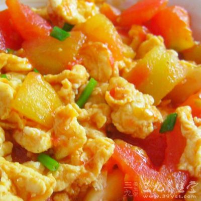 西红柿300克，鸡蛋3个