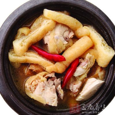 童子鸡1只(约500克)、黄芪30克 童子鸡1只(约500克)、黄芪30克