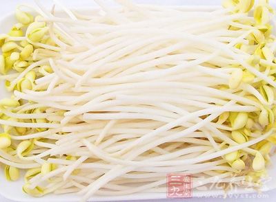 豆芽含水分较多，含热量较少，不易形成皮下脂肪堆积