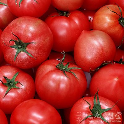 每人每天只需吃两个西红柿，就可以满足人体所需要的维生素和矿物质