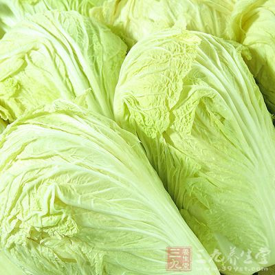 大白菜含有丰富的维生素，多吃白菜可以达到很好的护肤和养颜的效果