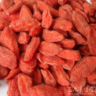 用枸杞子20克,与两个鸡蛋调匀蒸服 用枸杞子20克,与两个鸡蛋调匀蒸服