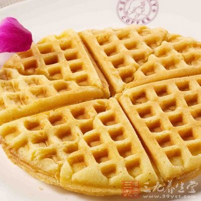 一块松饼含有400多卡路里和15克的脂肪 一块松饼含有400多卡路里和15克的脂肪