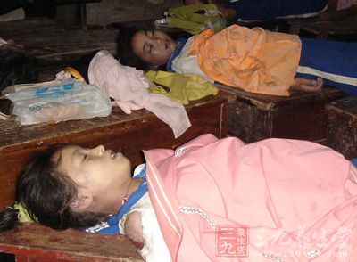 深圳市小学模拟遇险情况教孩子自救