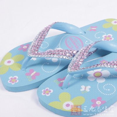 注意卫生,不穿公共拖鞋 注意卫生,不穿公共拖鞋